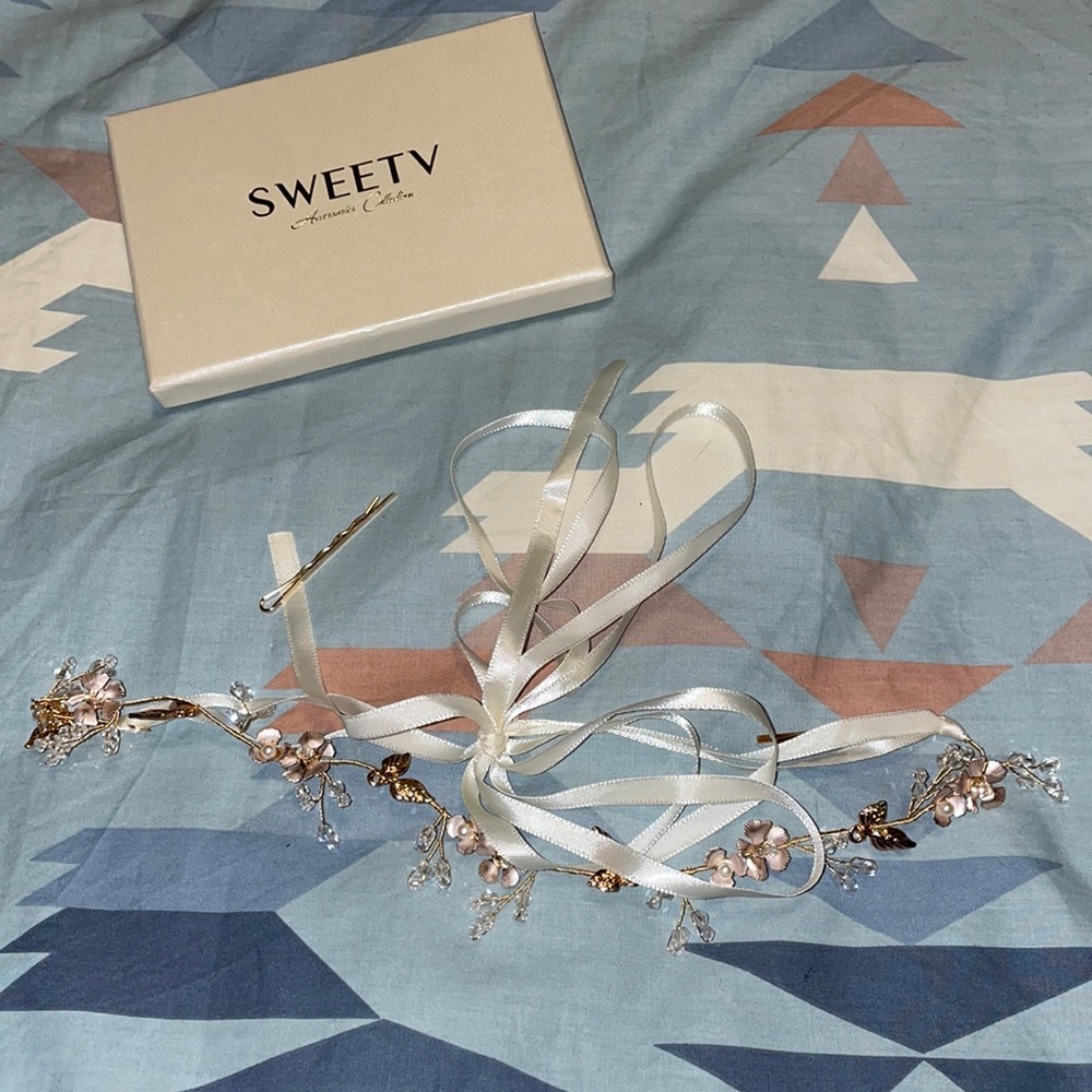 SweetV wedding hair headband. Rose gold with flowers and crystals.